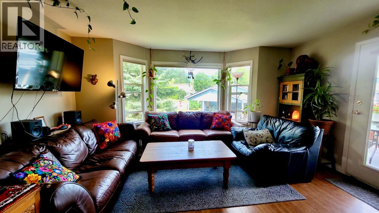 Photo 29 of 428 Beasley Crescent W, Nelson BC