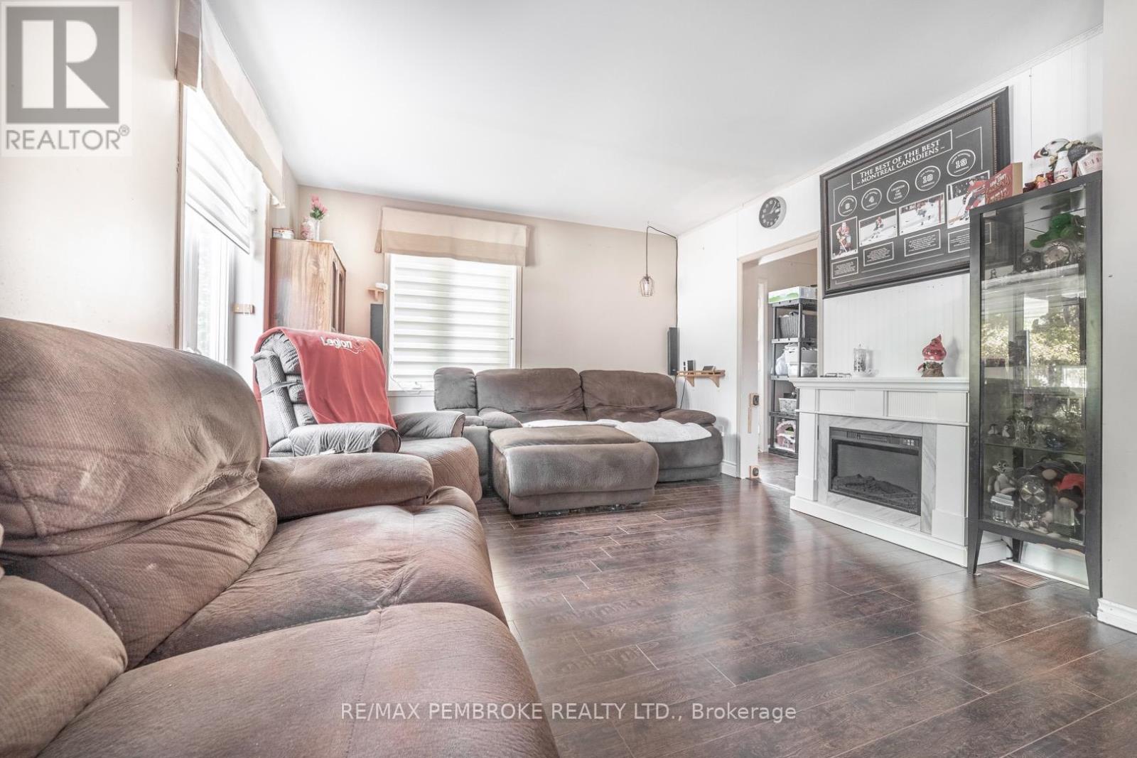 Photo 24 of 402 Christie Street, Pembroke ON