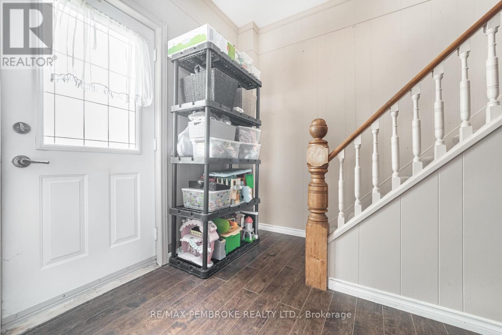 Photo 4 of 402 Christie Street, Pembroke ON
