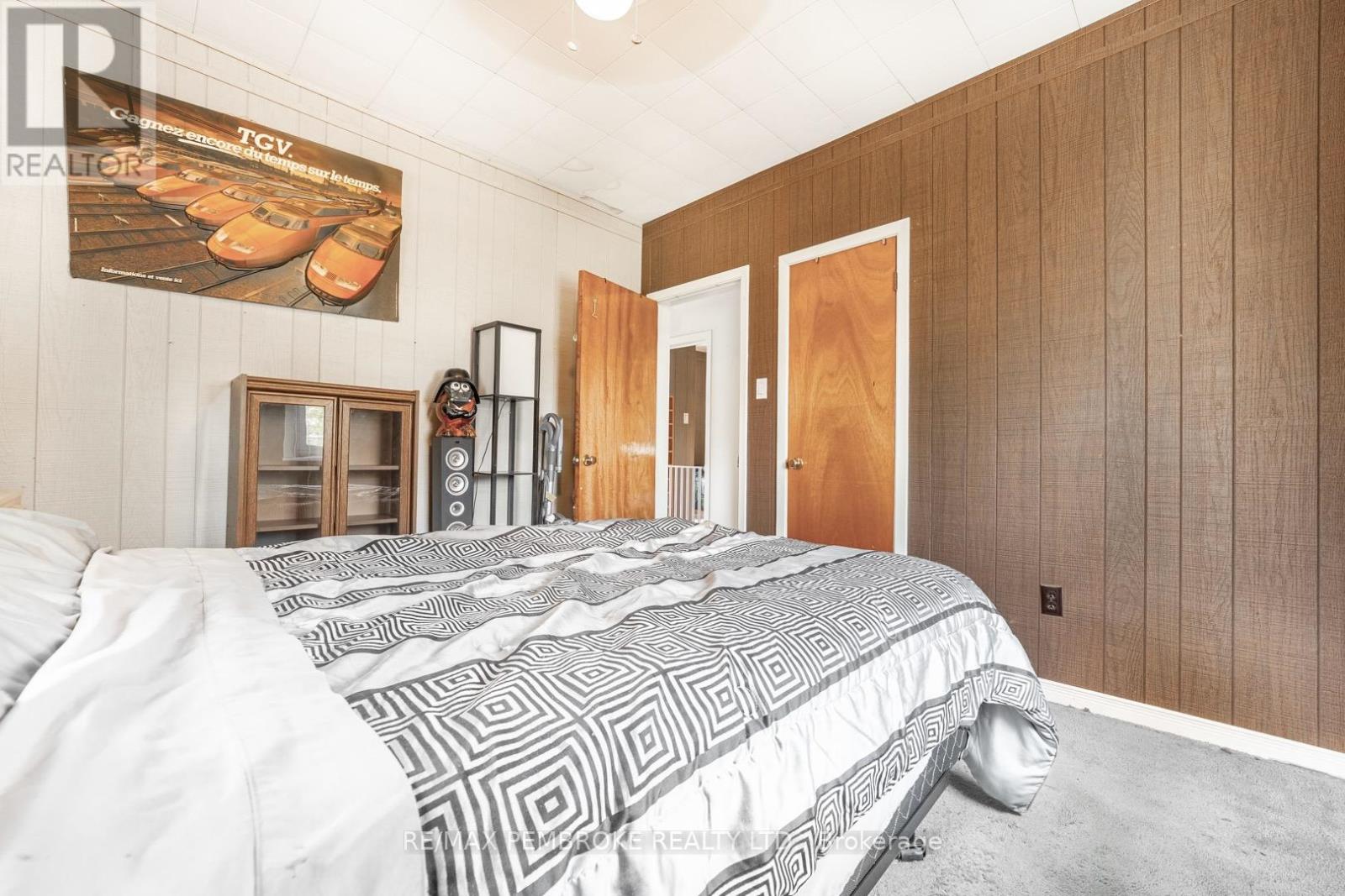 Photo 5 of 402 Christie Street, Pembroke ON