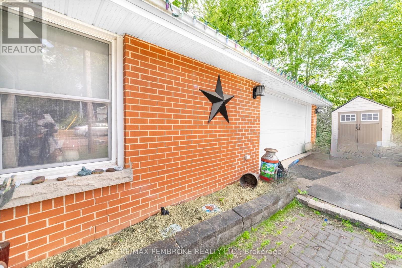 Photo 8 of 402 Christie Street, Pembroke ON