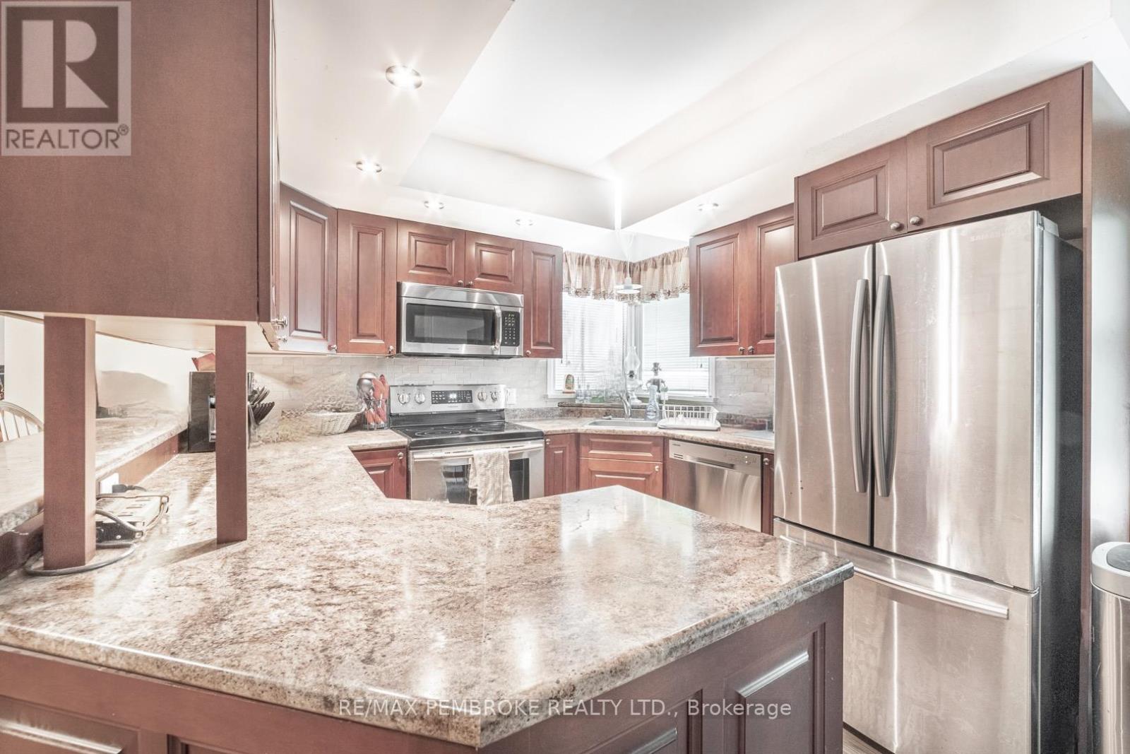 Photo 7 of 402 Christie Street, Pembroke ON