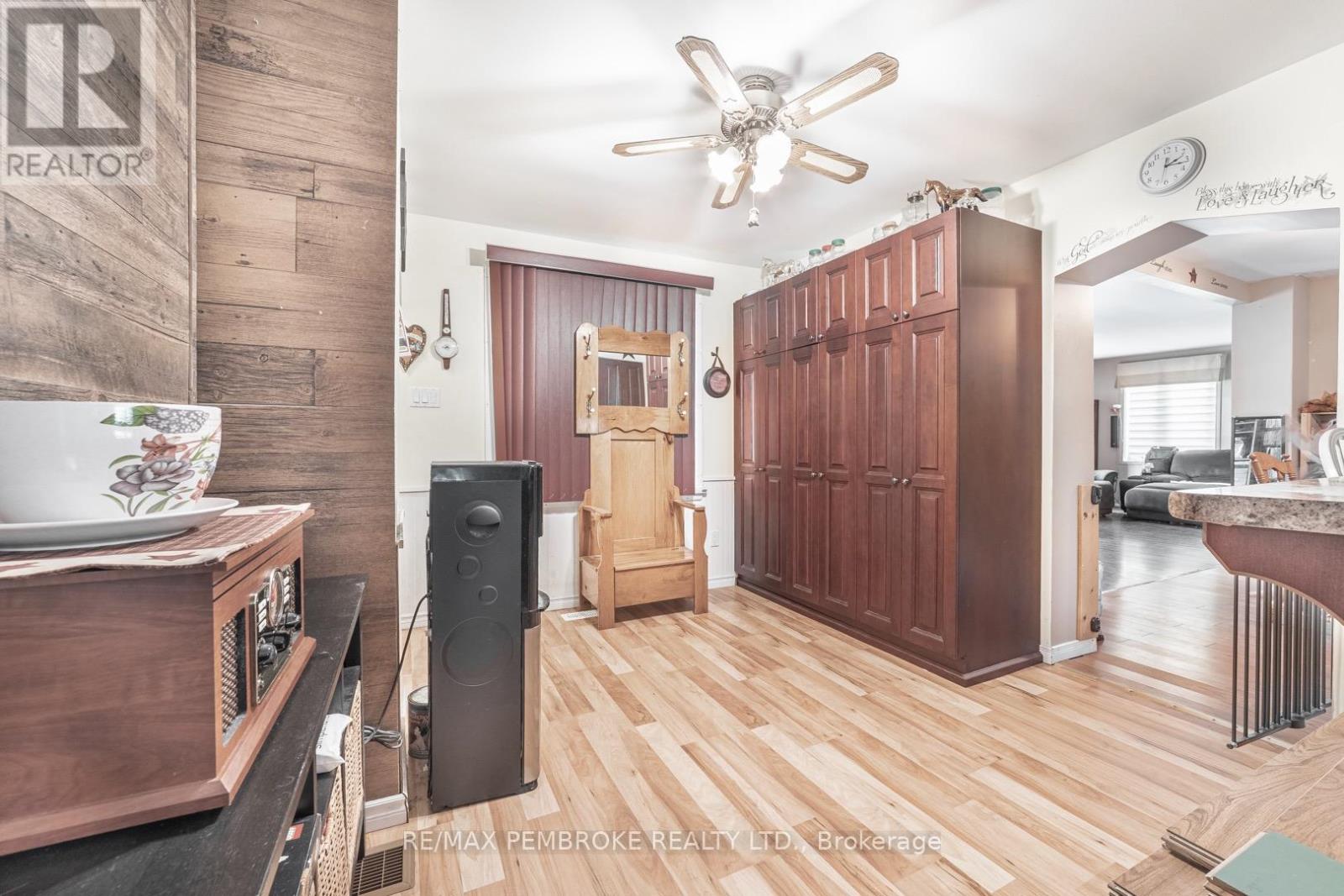Photo 25 of 402 Christie Street, Pembroke ON