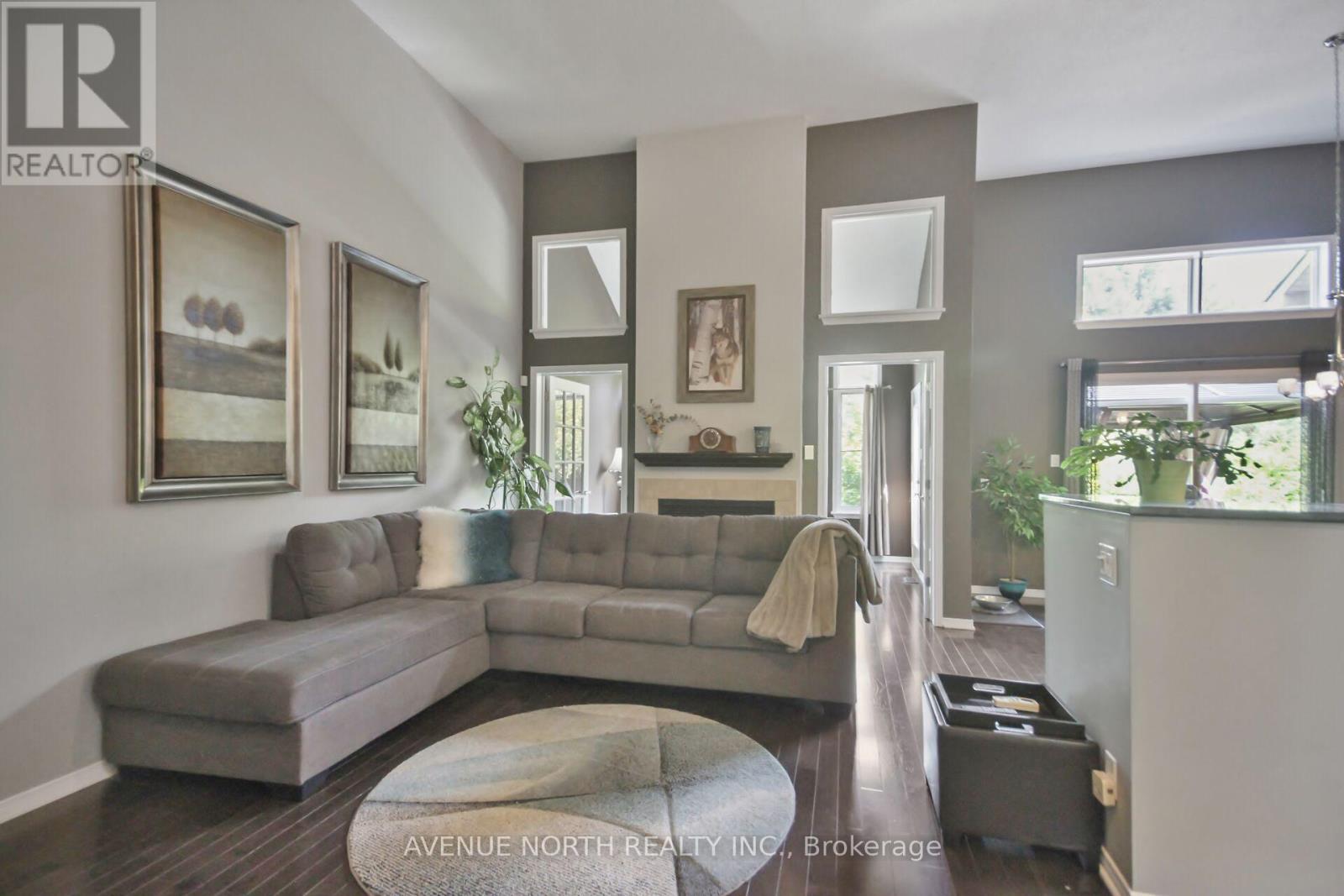 Photo 11 of 57 Macassa Circle, Ottawa ON