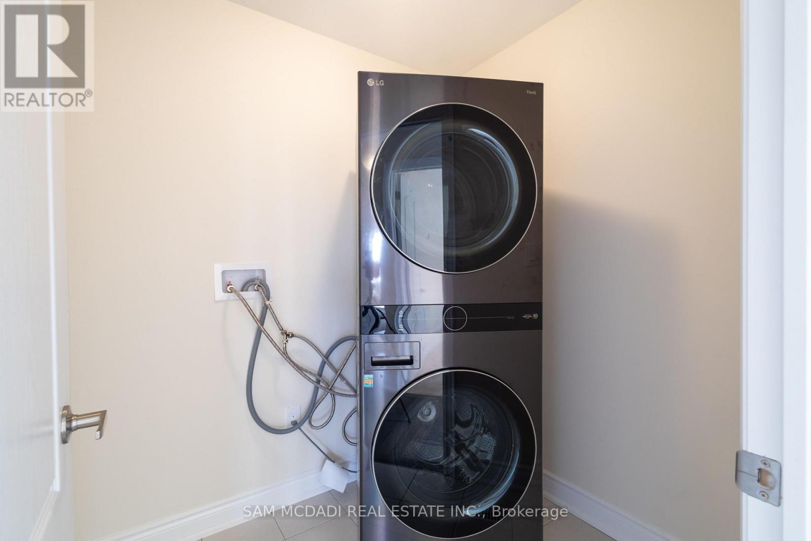 Photo 13 of 180 Whithorn Crescent, Haldimand ON