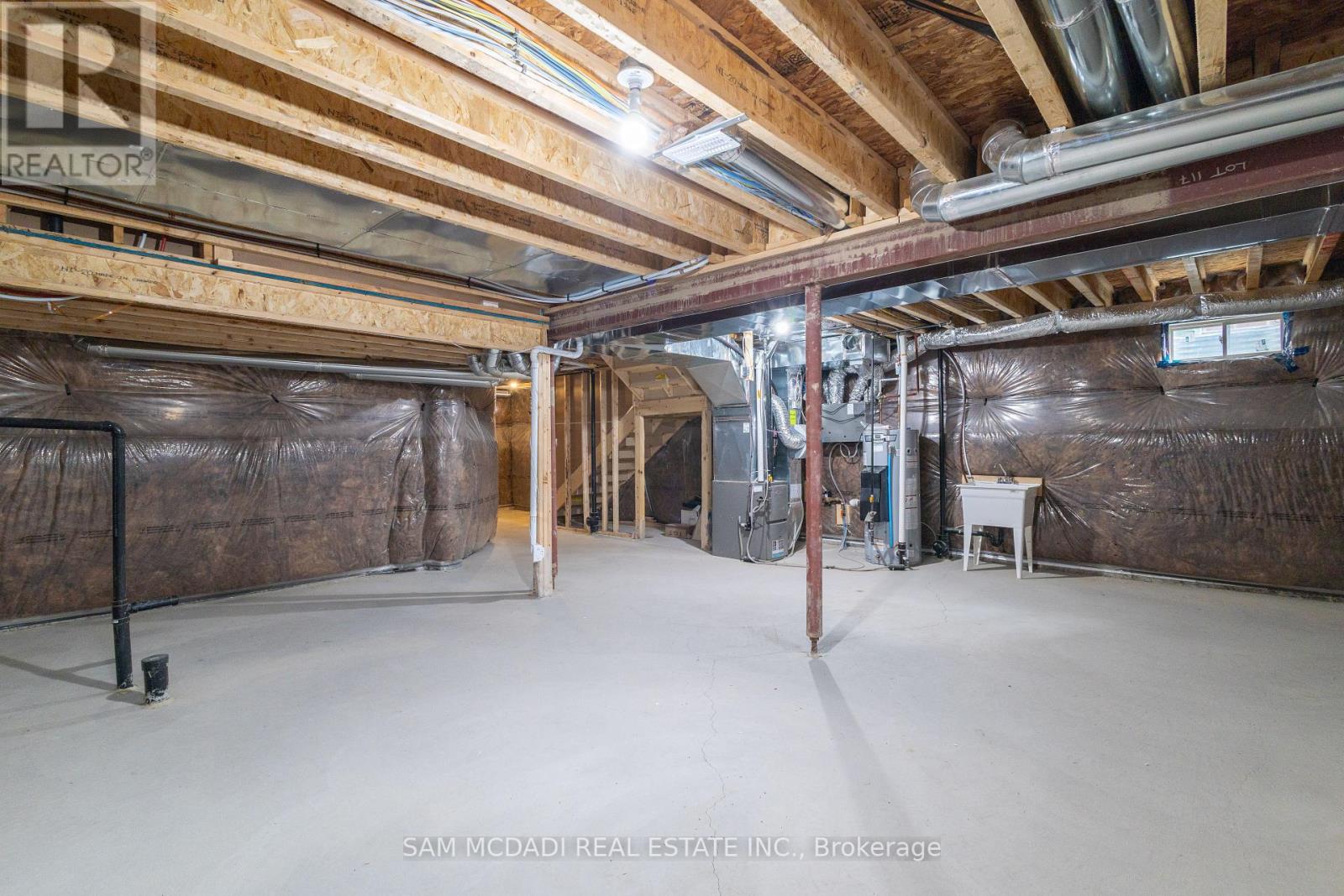 Photo 16 of 180 Whithorn Crescent, Haldimand ON