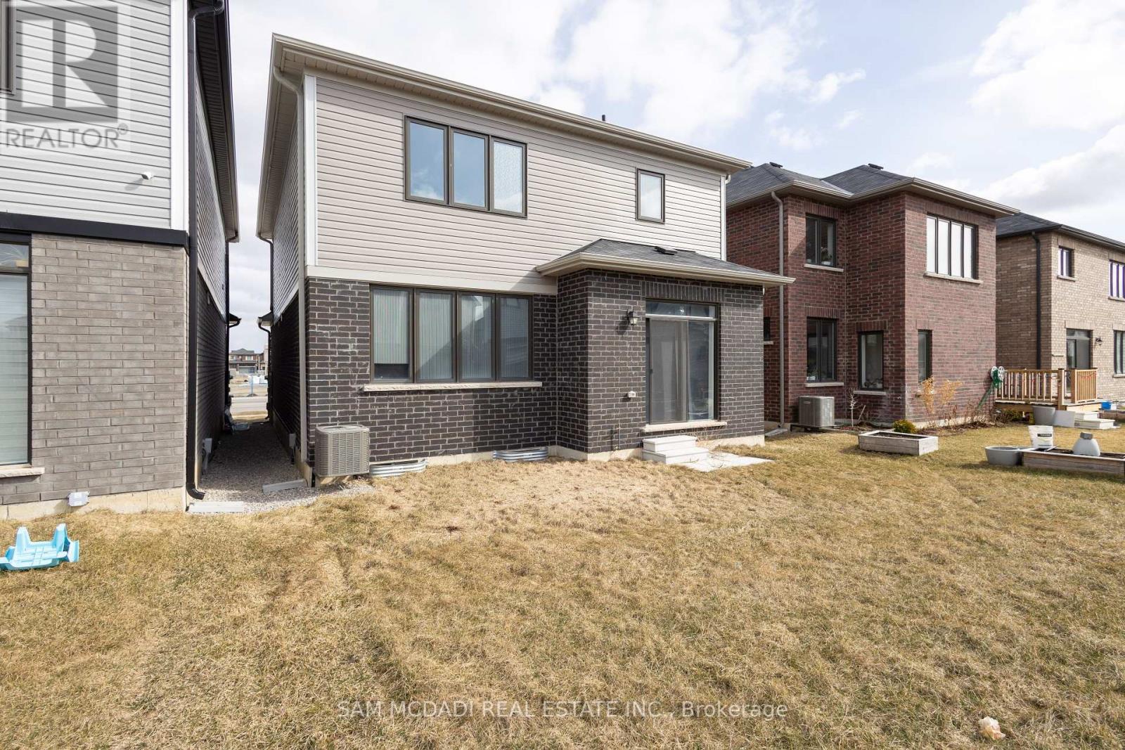 Photo 5 of 180 Whithorn Crescent, Haldimand ON