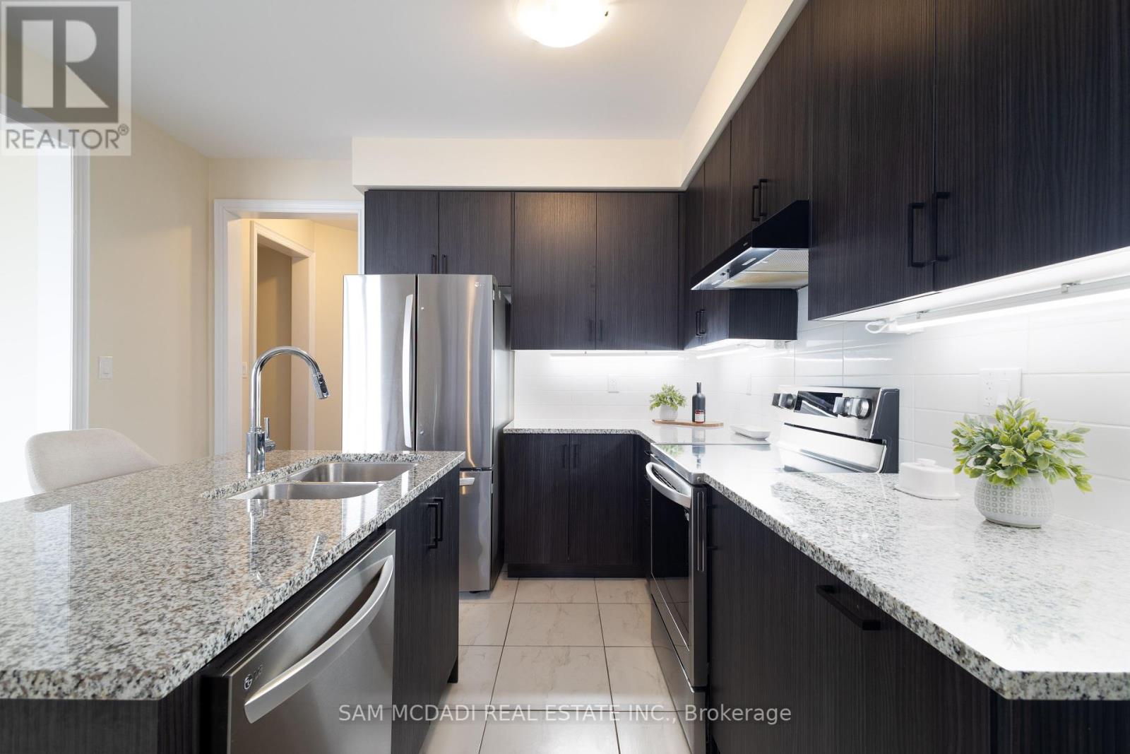 Photo 21 of 180 Whithorn Crescent, Haldimand ON