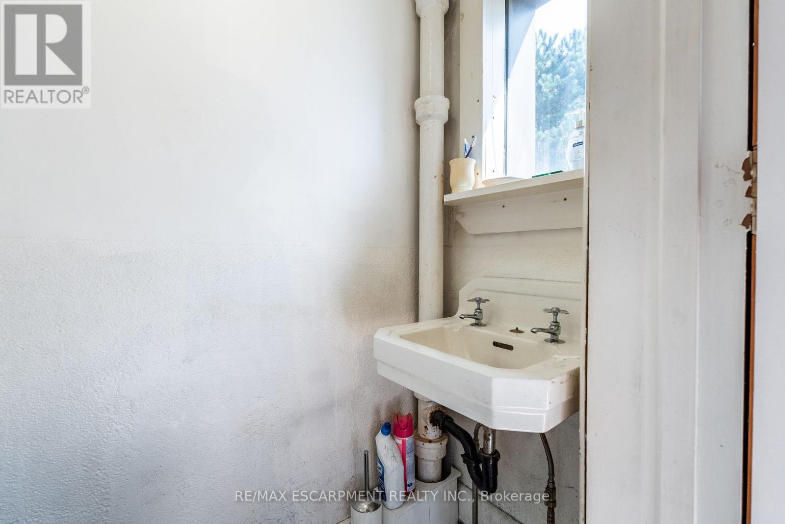 Photo 38 of 1090 Brock Road, Hamilton ON