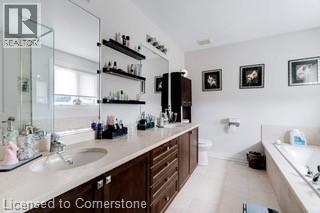 Photo 11 of 12 Mitten Court, Hamilton ON