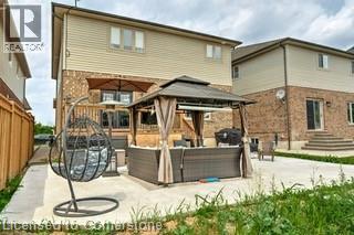Photo 4 of 12 Mitten Court, Hamilton ON