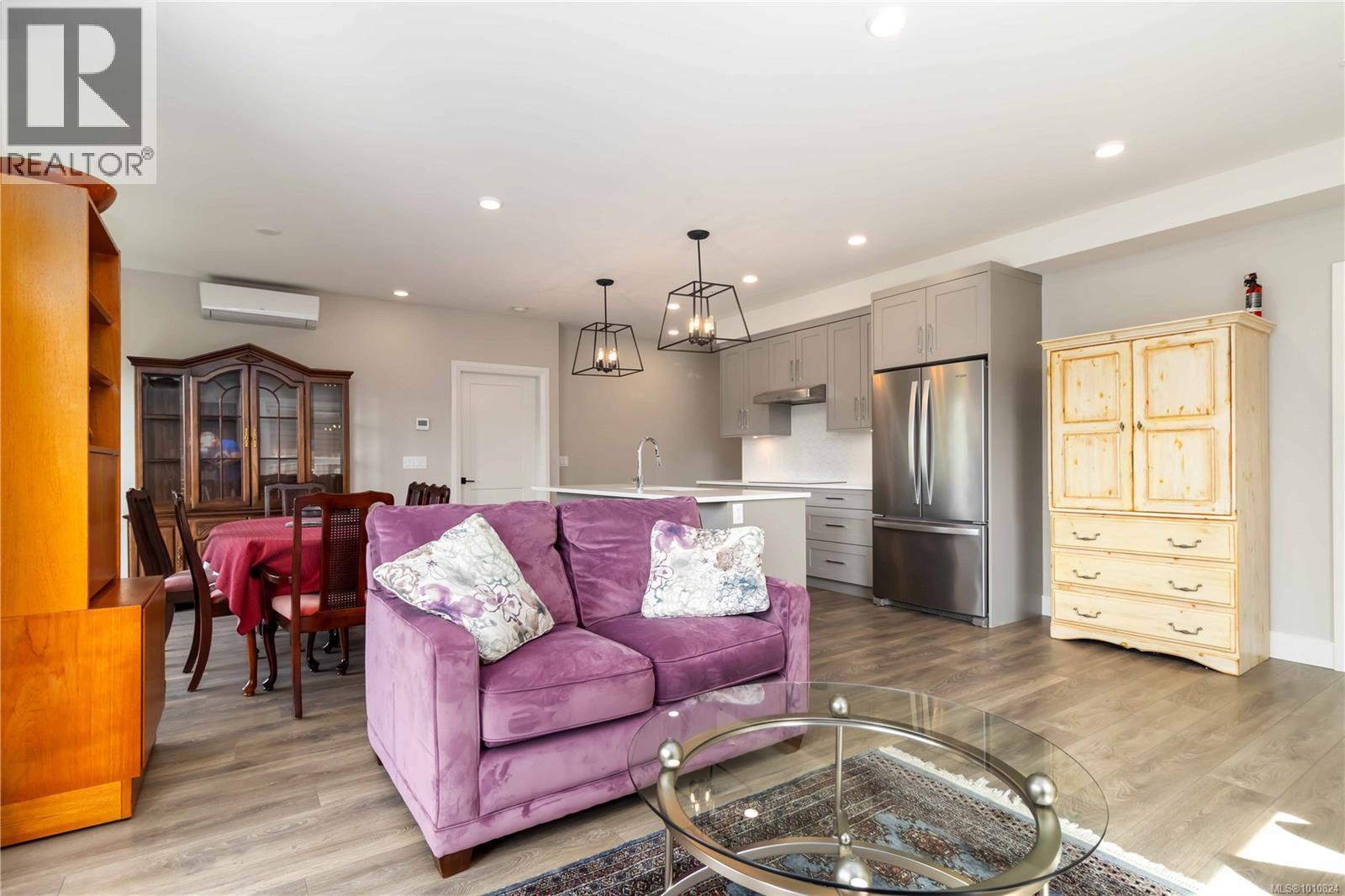 Single Family House for Sale in   Travino Lane Travino Gardens Saanich 