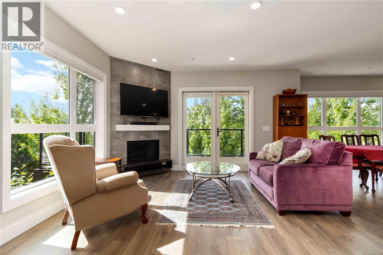 Single Family House for Sale in   Travino Lane Travino Gardens Saanich 