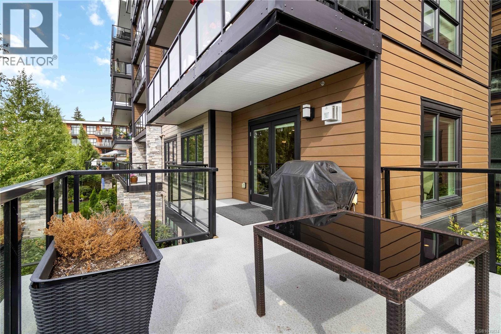 Single Family House for Sale in   Travino Lane Travino Gardens Saanich 