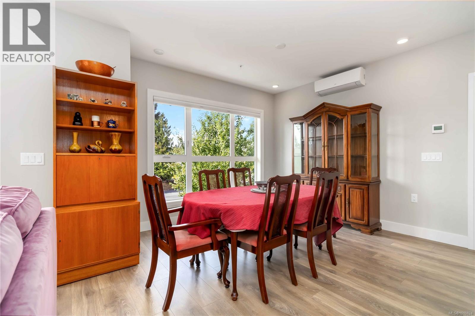 Single Family House for Sale in   Travino Lane Travino Gardens Saanich 