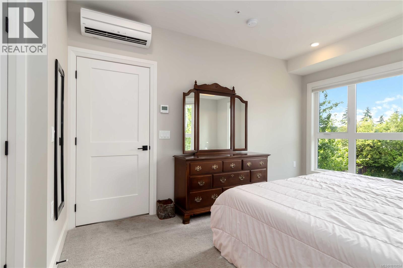 Single Family House for Sale in   Travino Lane Travino Gardens Saanich 