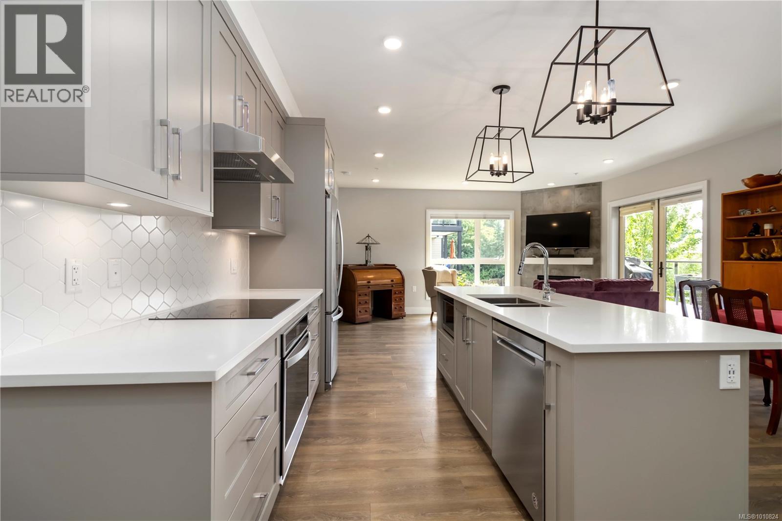 Single Family House for Sale in   Travino Lane Travino Gardens Saanich 