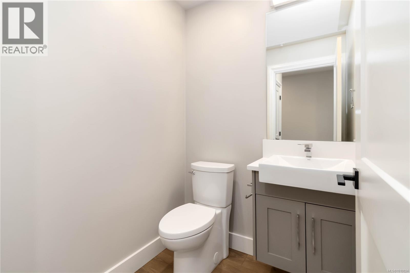 Single Family House for Sale in   Travino Lane Travino Gardens Saanich 