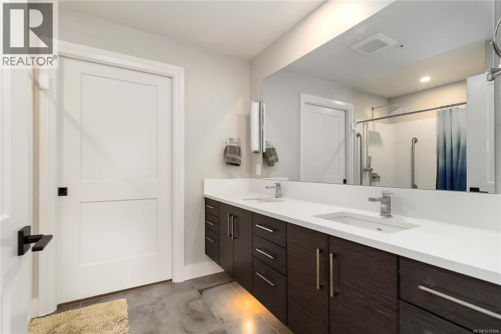 Single Family House for Sale in   Travino Lane Travino Gardens Saanich 