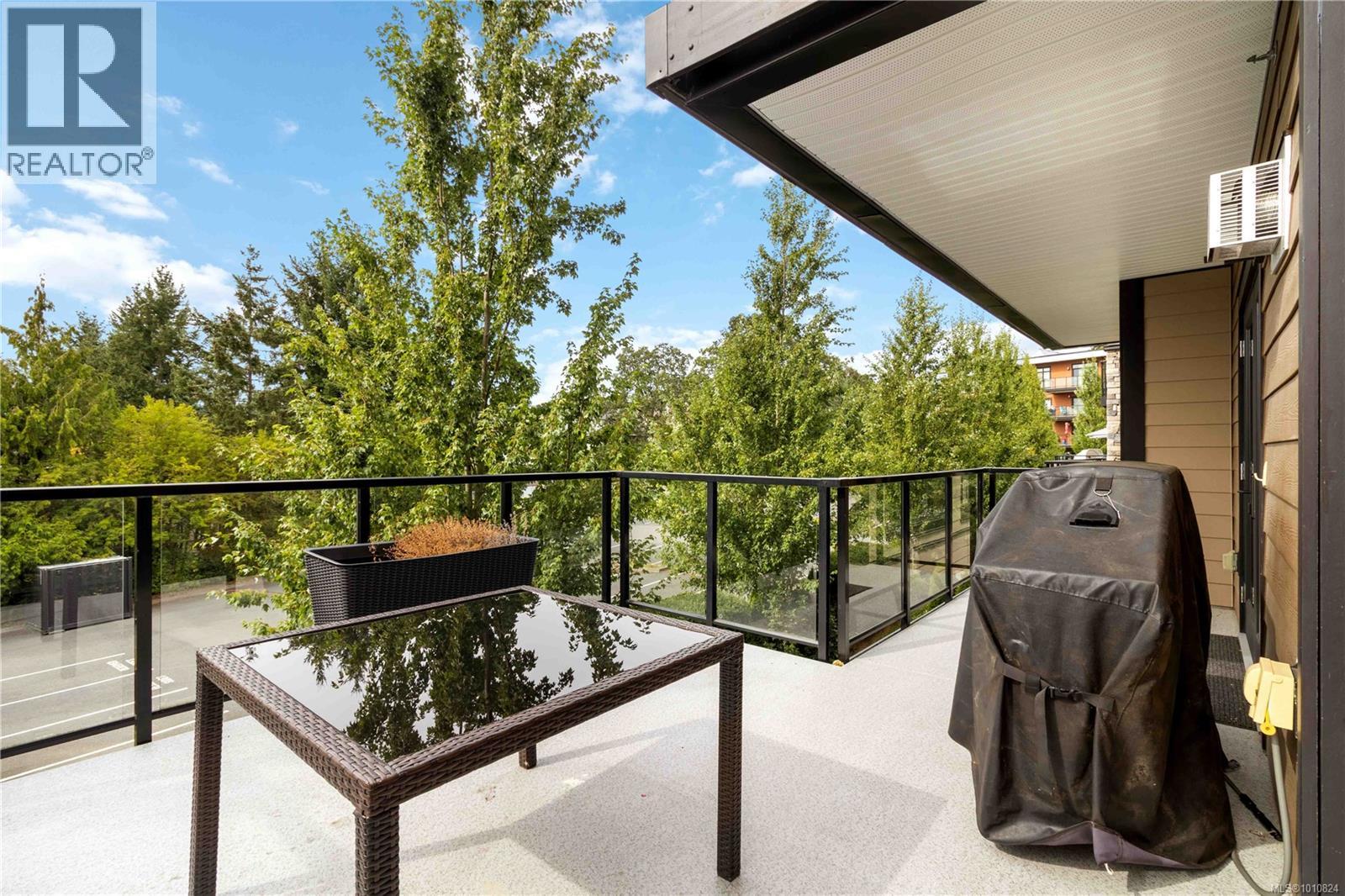 Single Family House for Sale in   Travino Lane Travino Gardens Saanich 