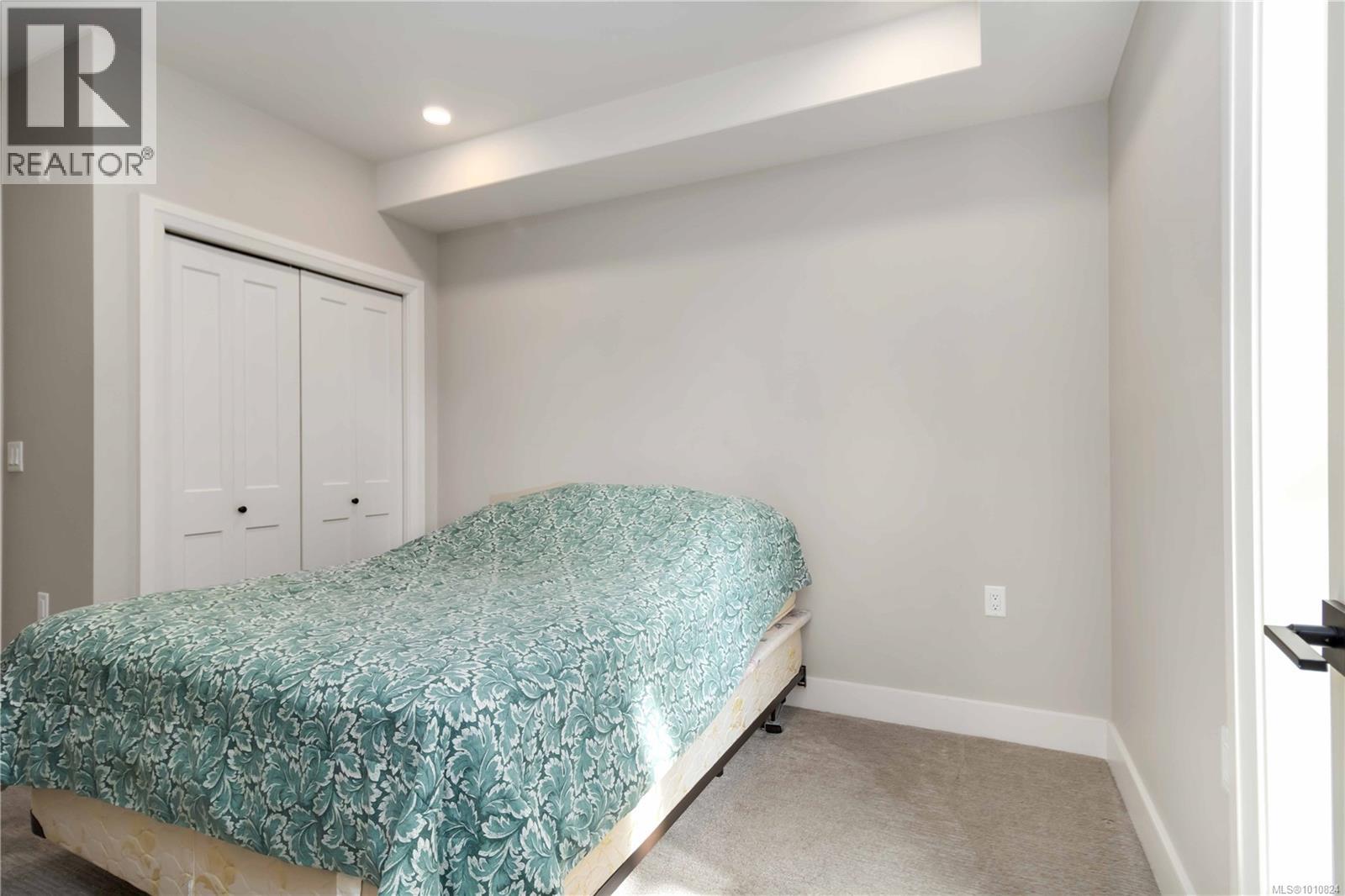 Single Family House for Sale in   Travino Lane Travino Gardens Saanich 