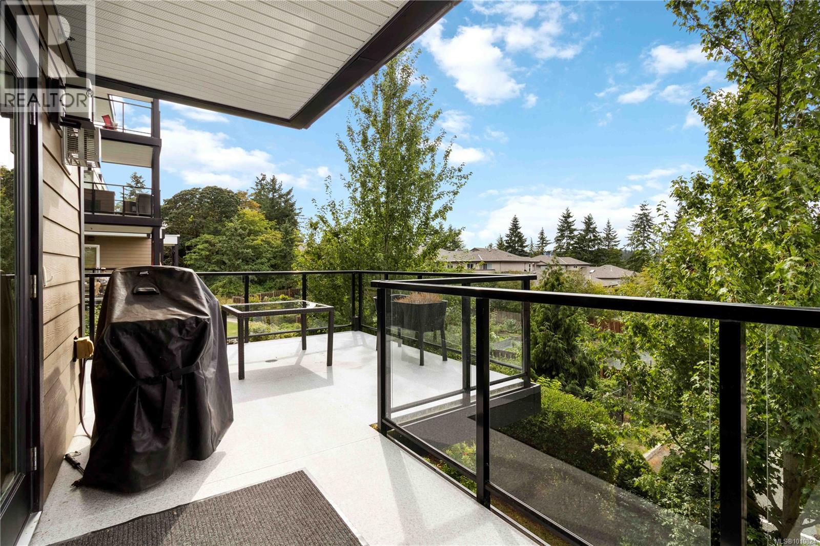 Single Family House for Sale in   Travino Lane Travino Gardens Saanich 