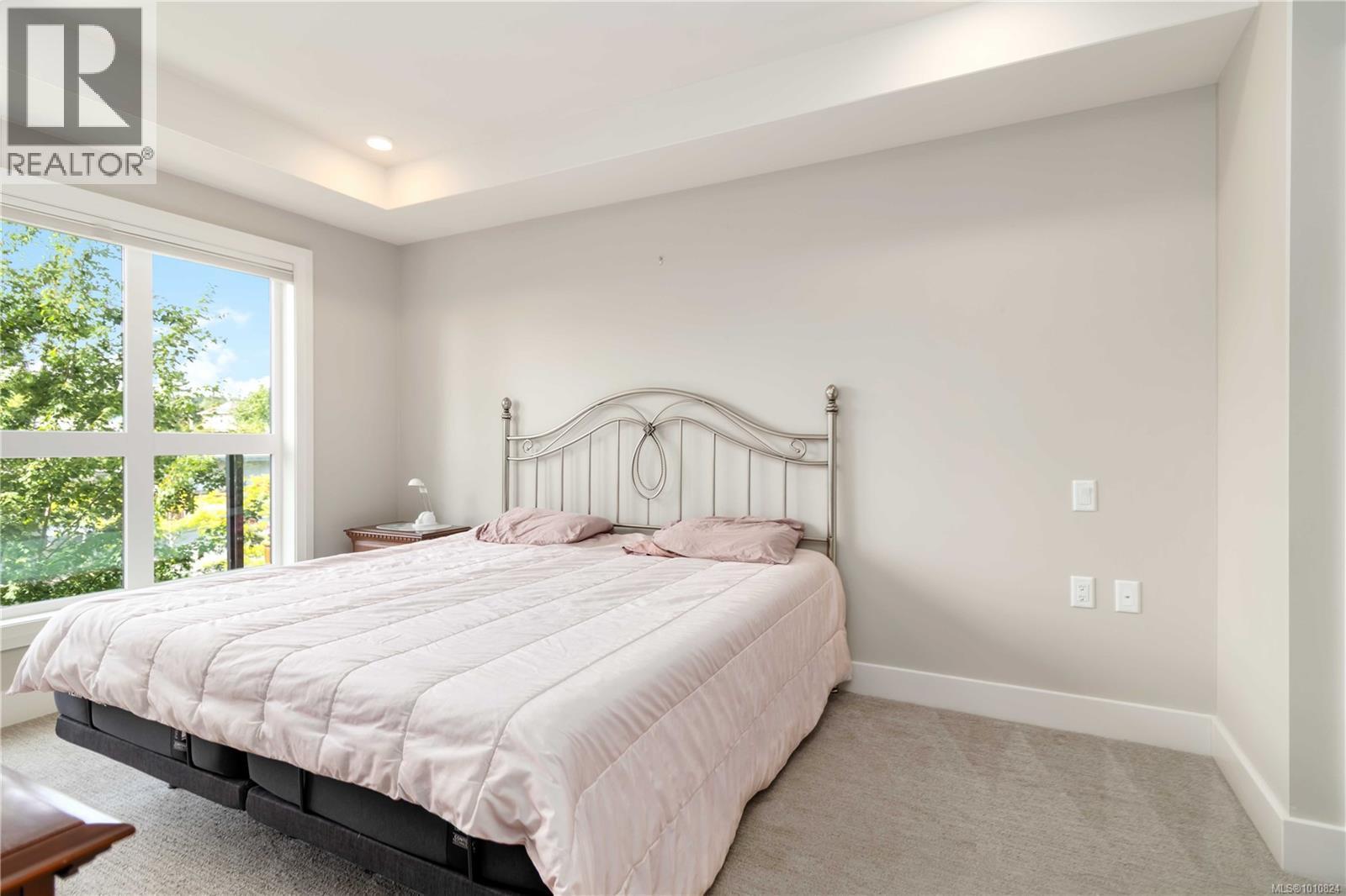 Single Family House for Sale in   Travino Lane Travino Gardens Saanich 