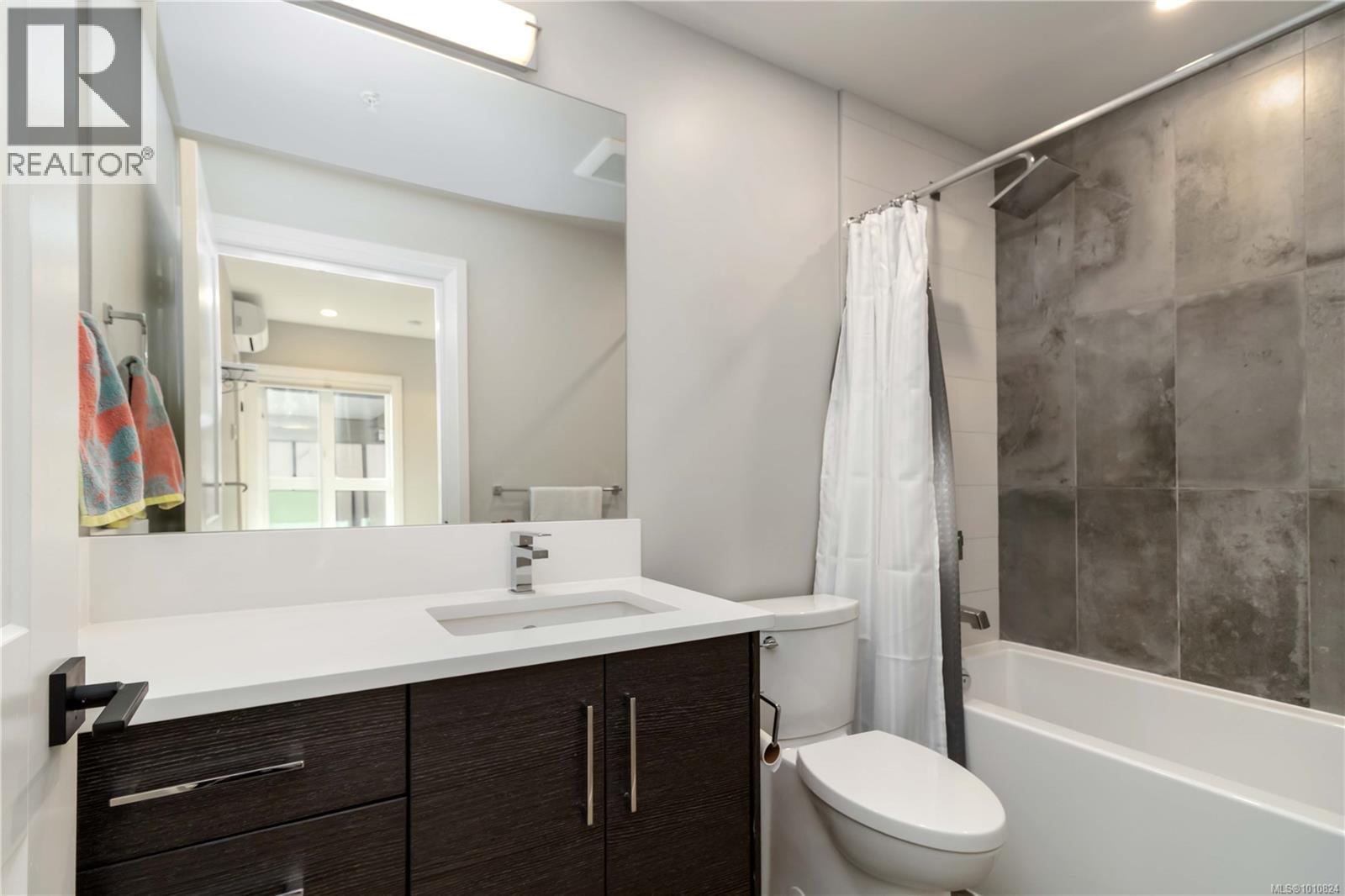 Single Family House for Sale in   Travino Lane Travino Gardens Saanich 