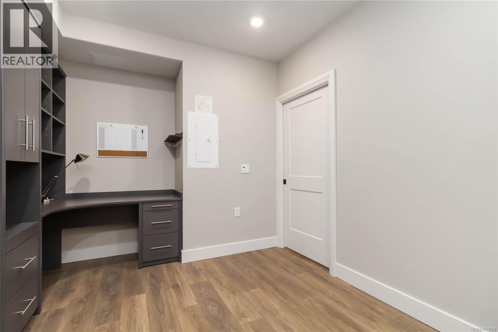 Single Family House for Sale in   Travino Lane Travino Gardens Saanich 