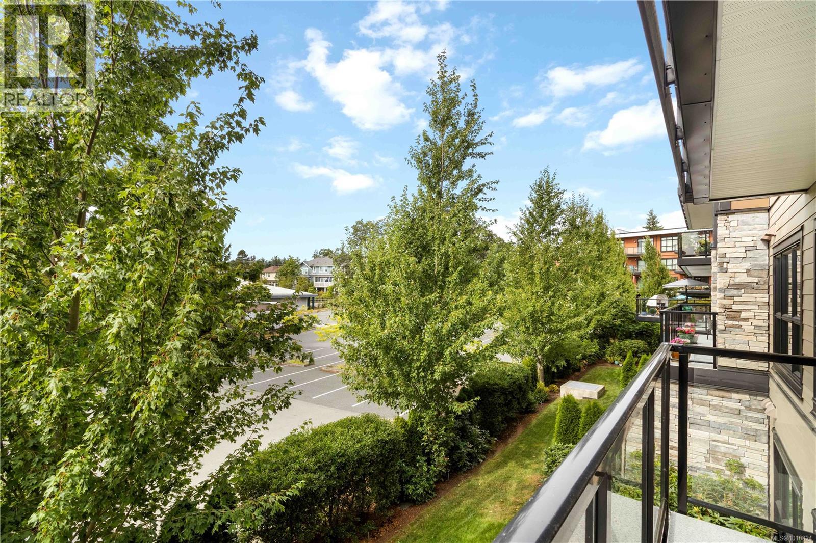 Single Family House for Sale in   Travino Lane Travino Gardens Saanich 