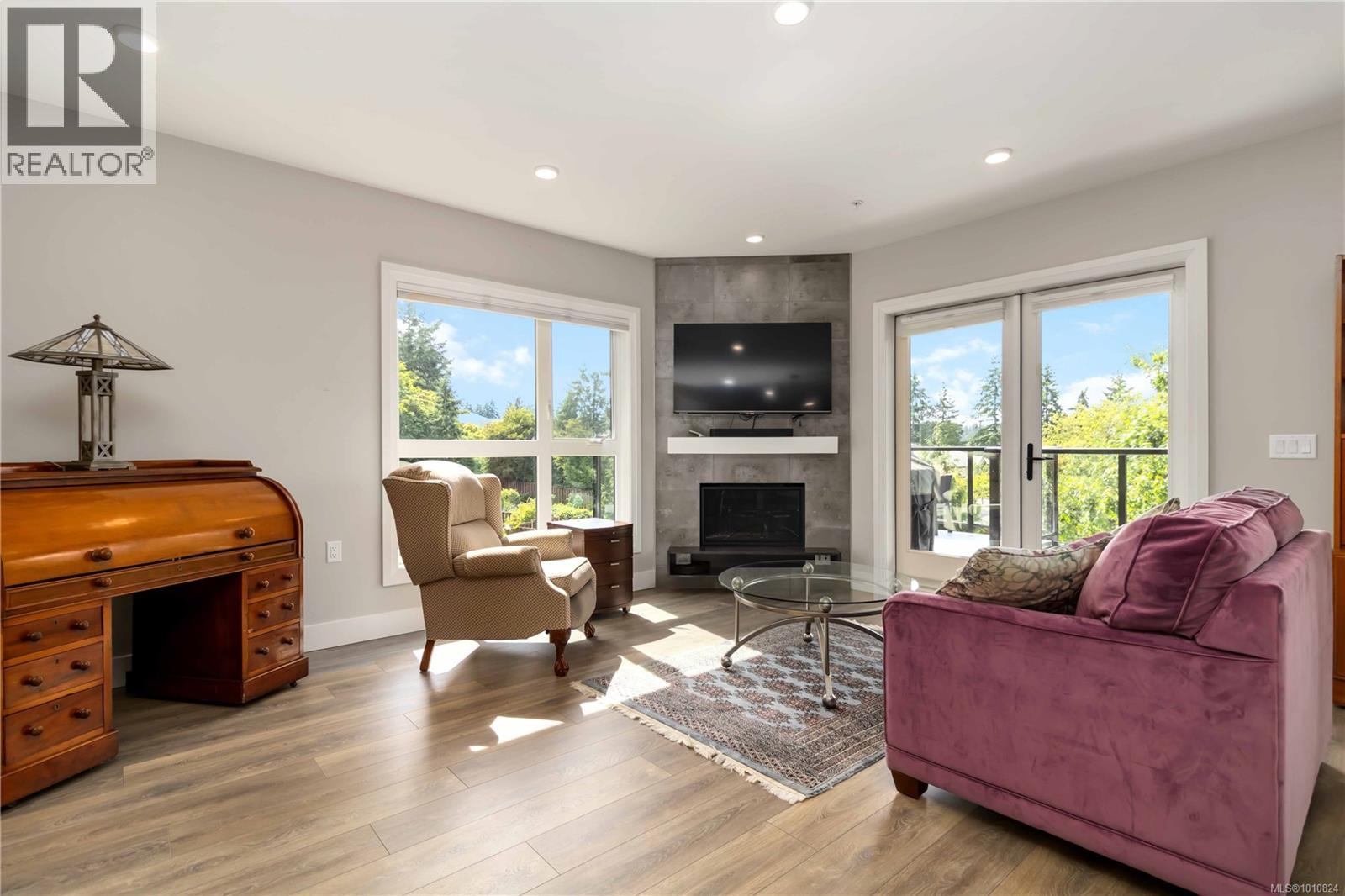 Single Family House for Sale in   Travino Lane Travino Gardens Saanich 