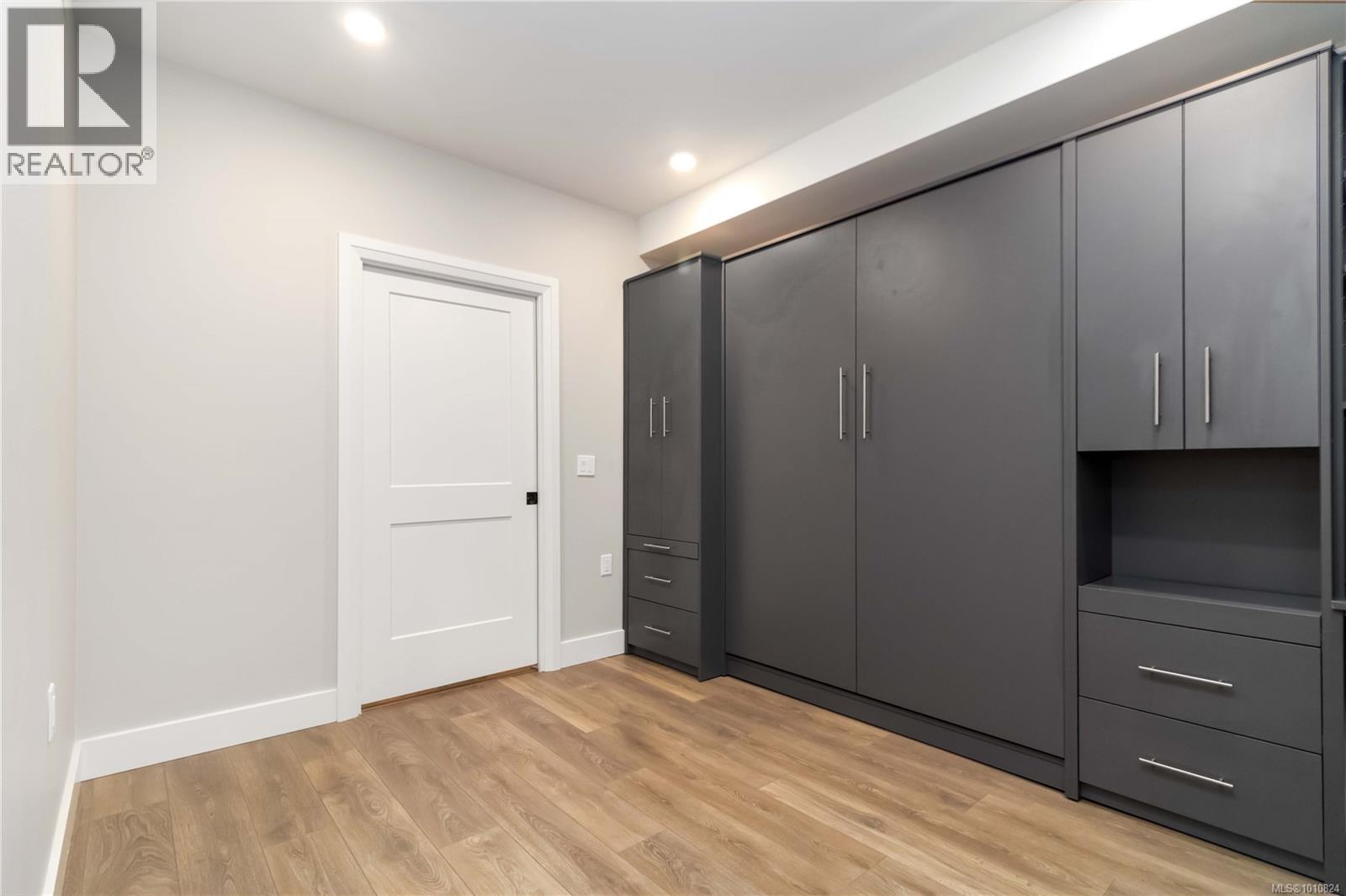Single Family House for Sale in   Travino Lane Travino Gardens Saanich 