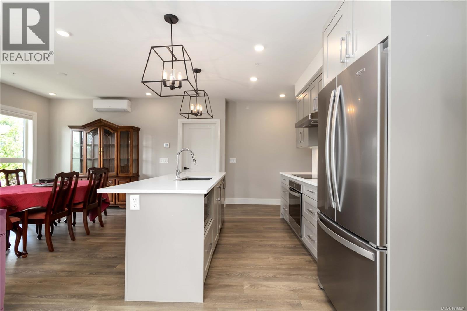 Single Family House for Sale in   Travino Lane Travino Gardens Saanich 