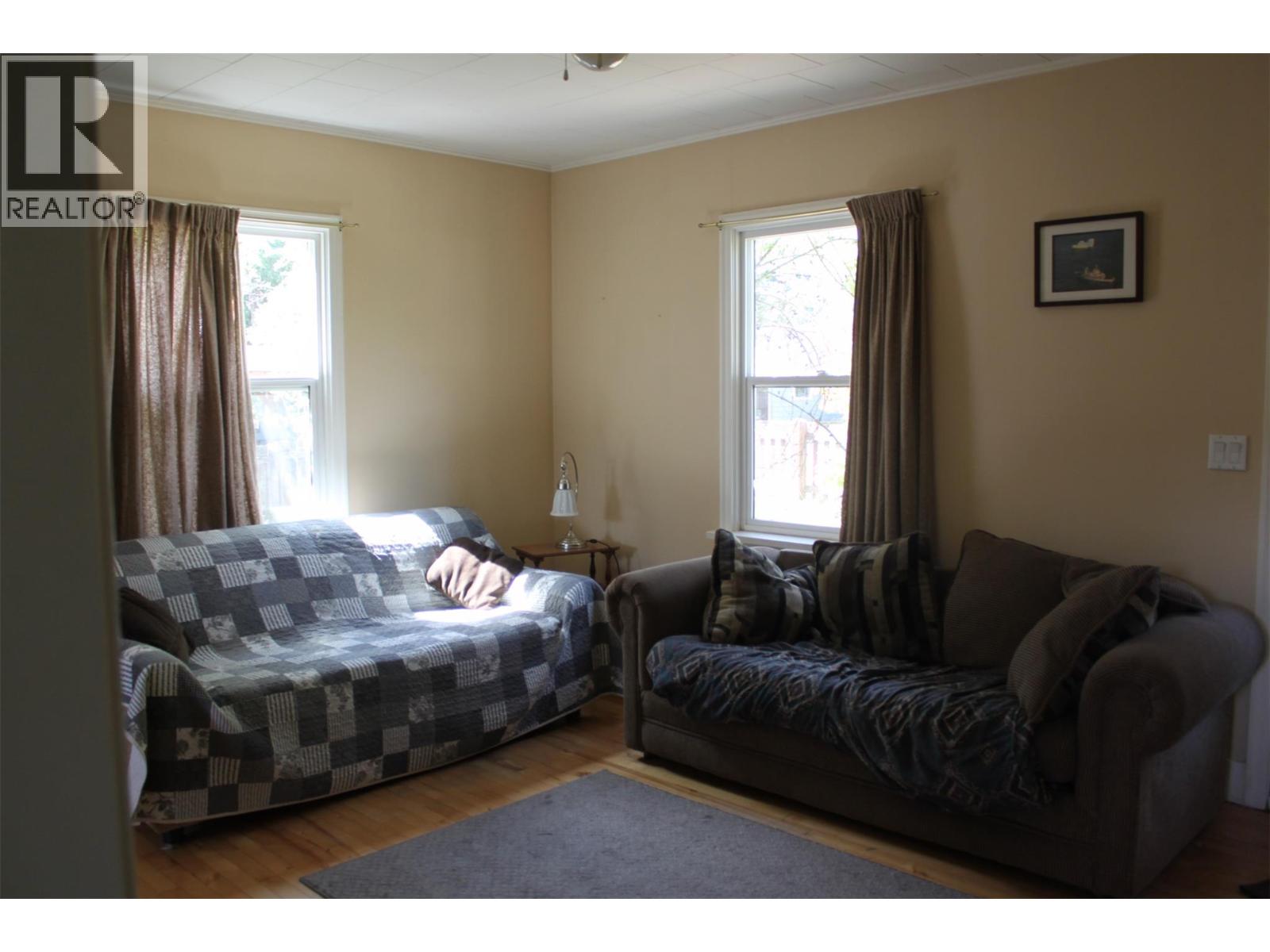 Photo 10 of 207 5th Avenue, Nakusp BC