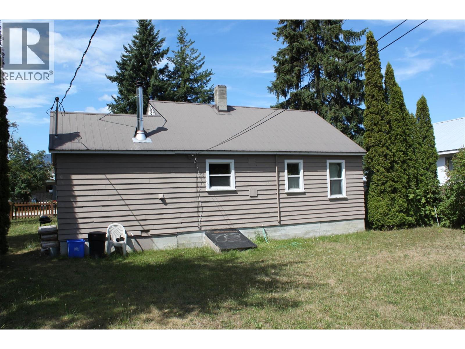 Photo 20 of 207 5th Avenue, Nakusp BC