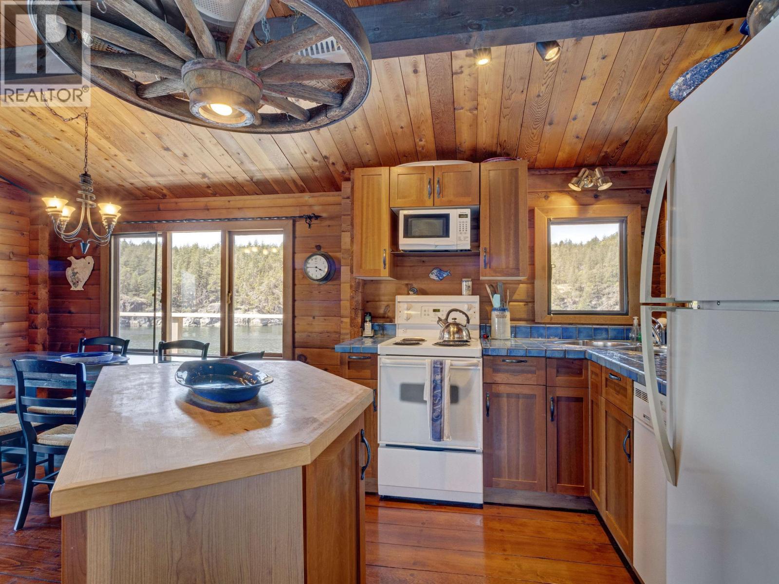 5297 TAYLOR CRESCENT, Halfmoon Bay