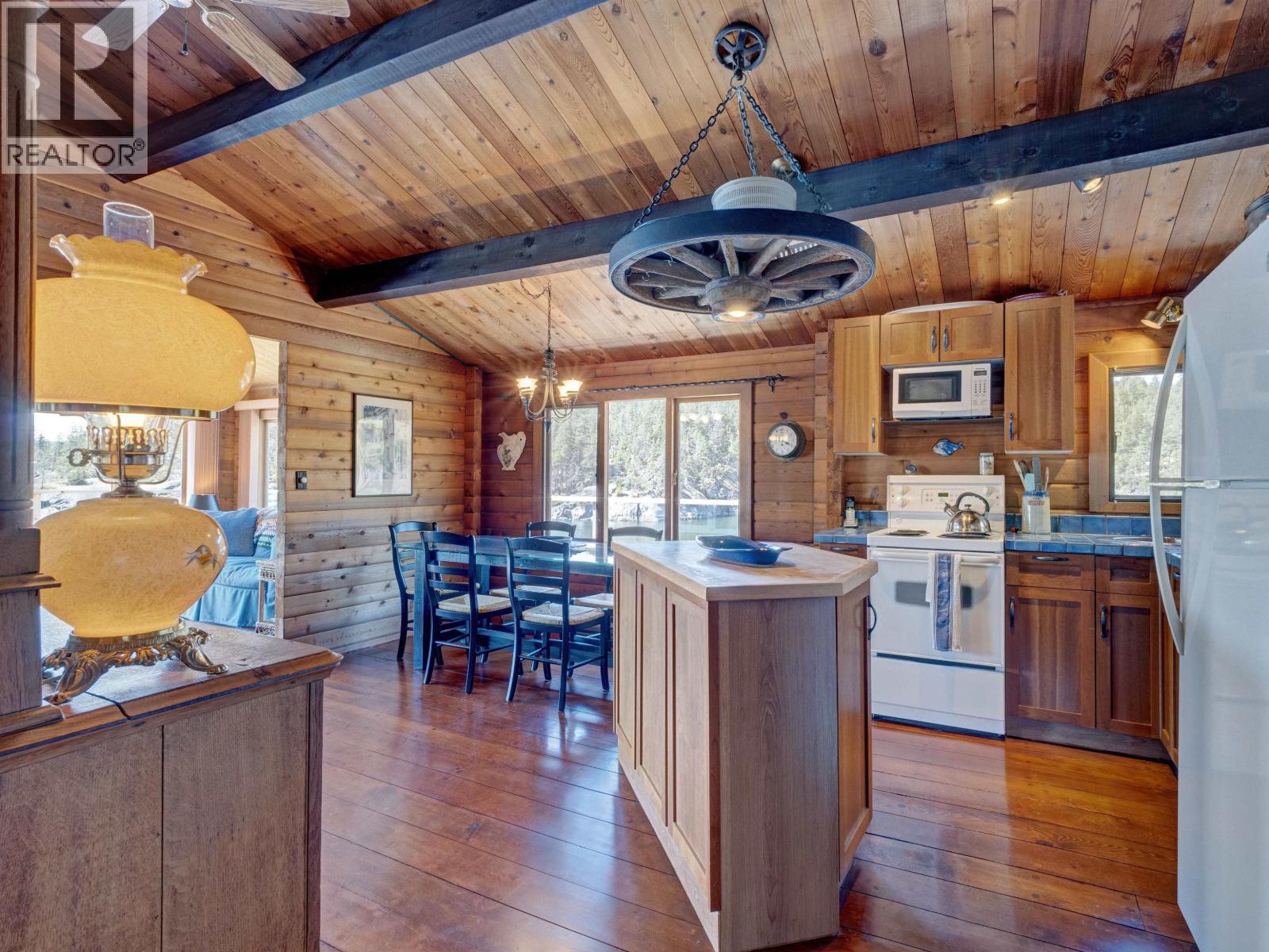 5297 TAYLOR CRESCENT, Halfmoon Bay