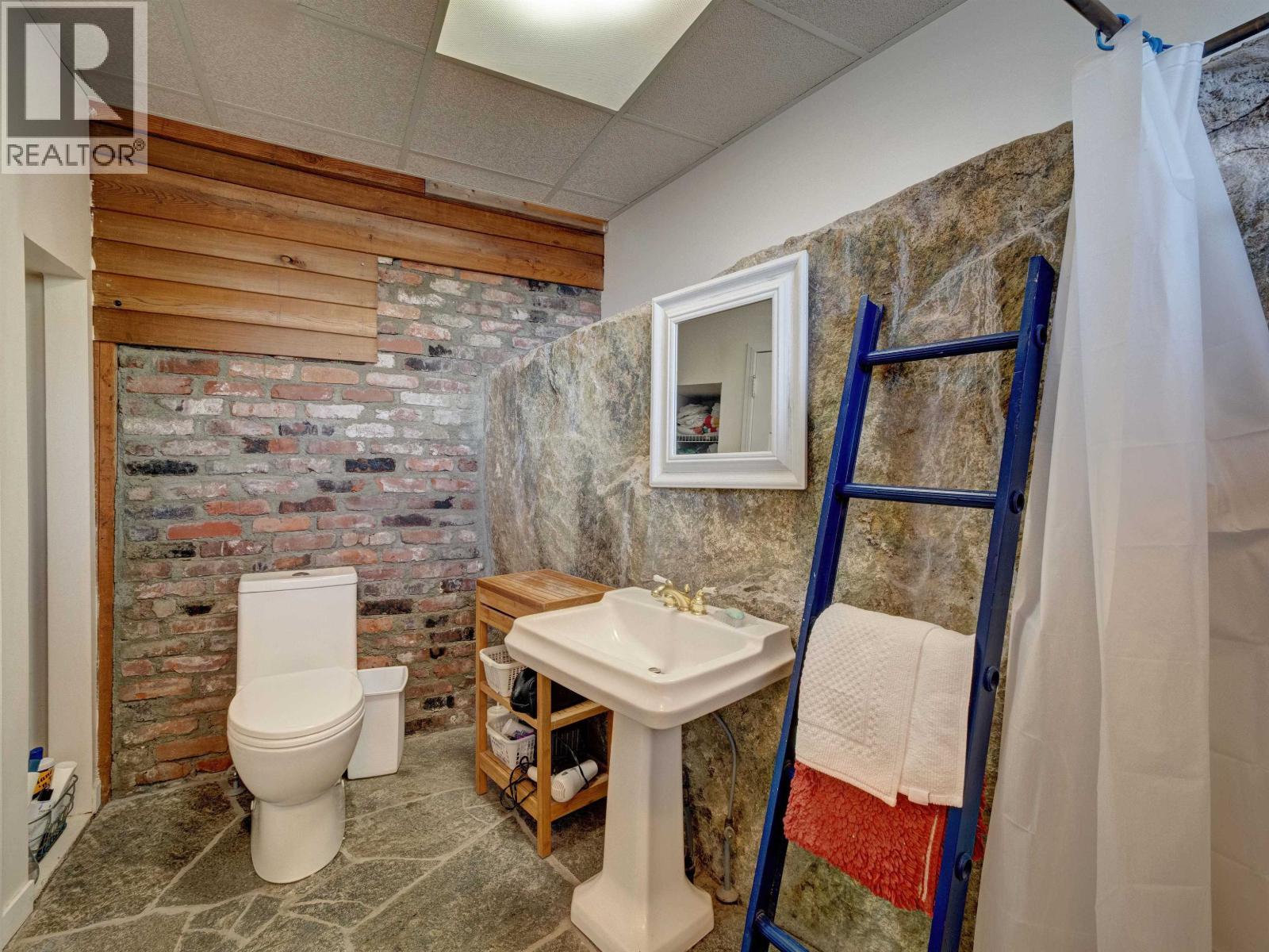 5297 TAYLOR CRESCENT, Halfmoon Bay
