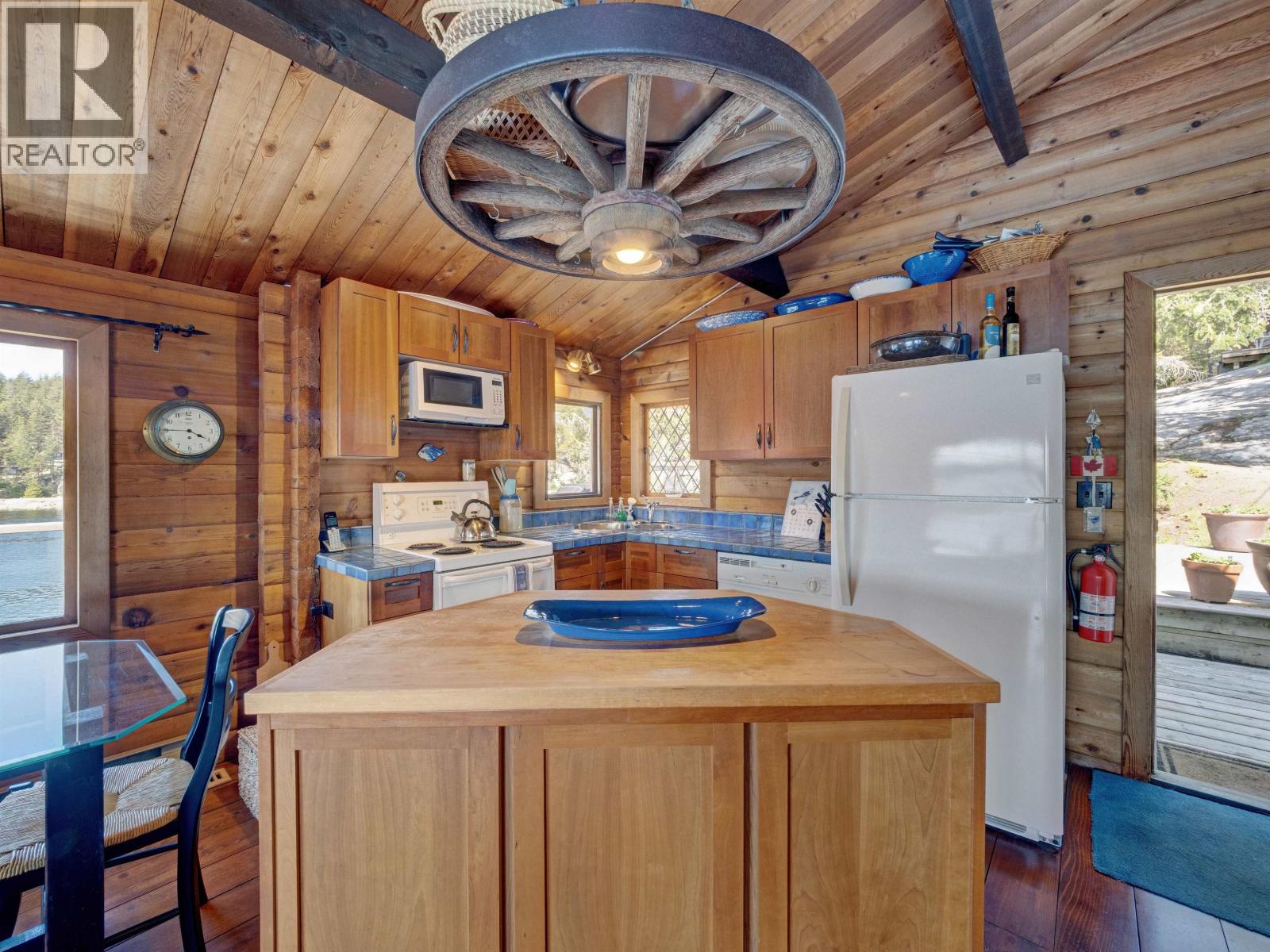 5297 TAYLOR CRESCENT, Halfmoon Bay