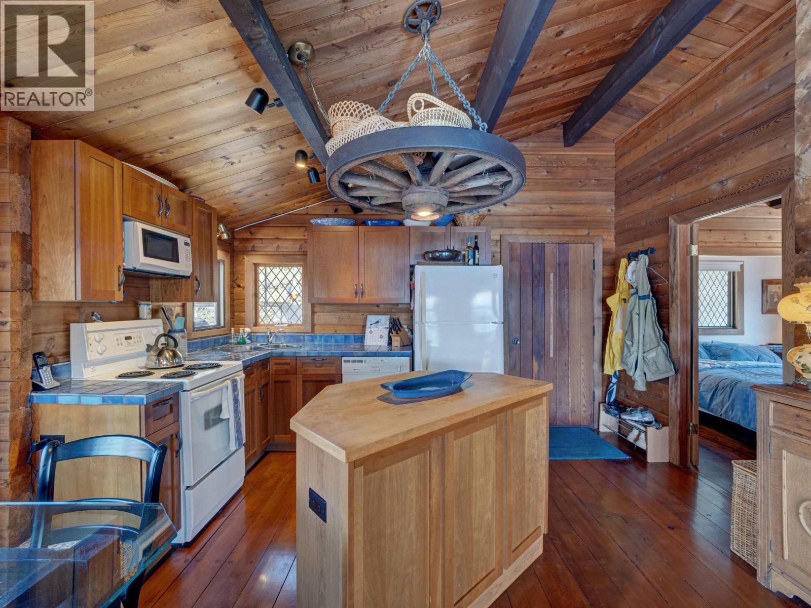 5297 TAYLOR CRESCENT, Halfmoon Bay