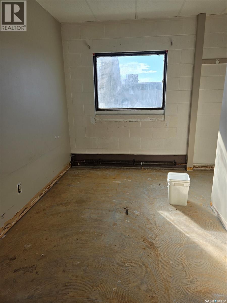 Photo 31 of 112 114 Saskatchewan Avenue W, Outlook SK