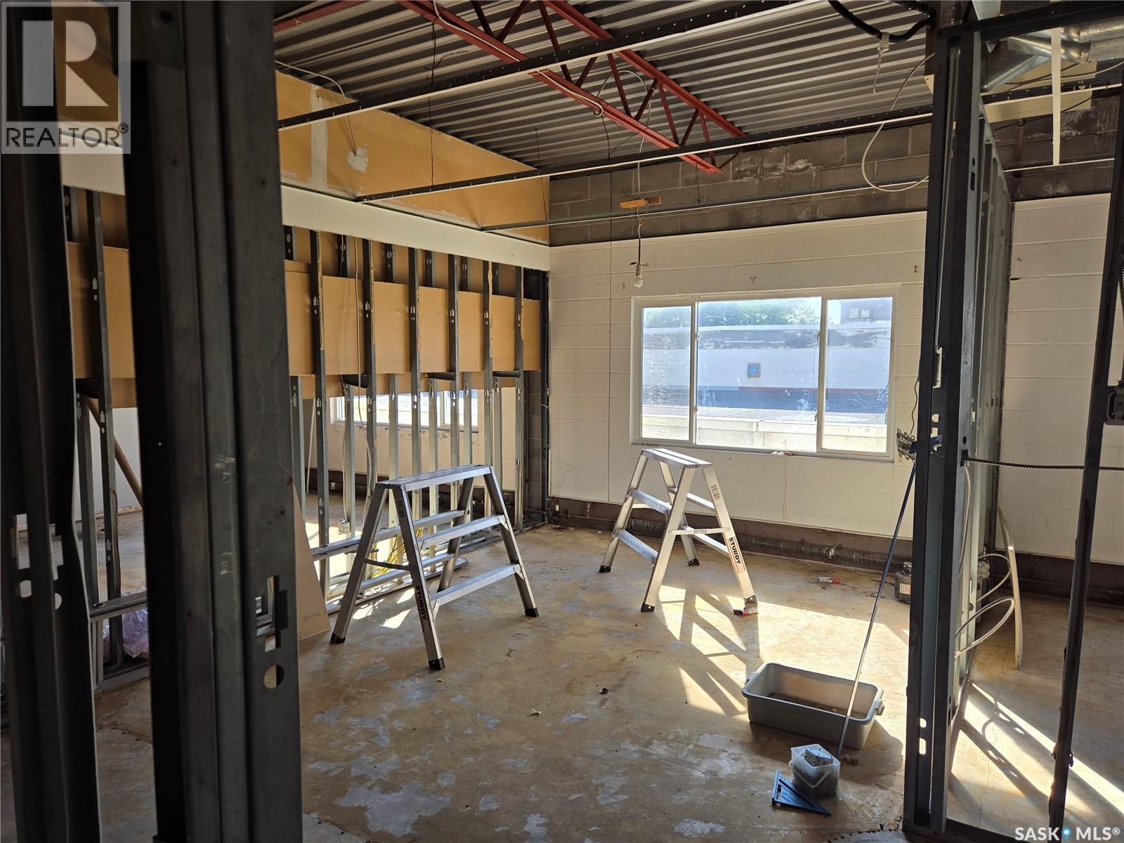 Photo 4 of 112 114 Saskatchewan Avenue W, Outlook SK