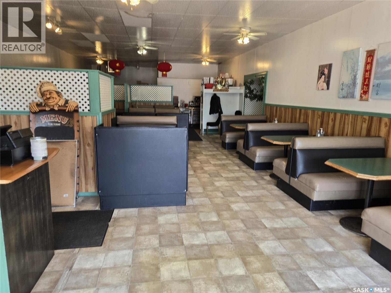 Photo 32 of 112 114 Saskatchewan Avenue W, Outlook SK