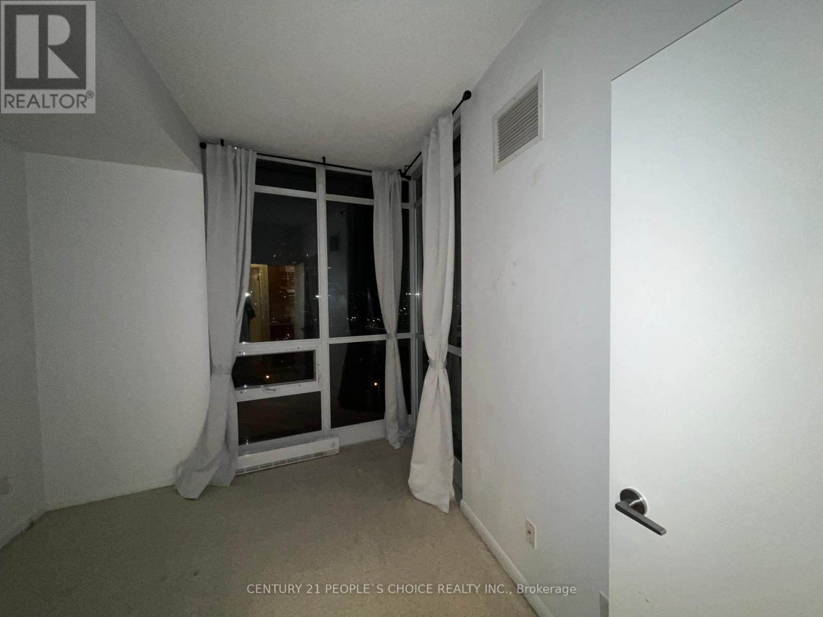 Photo 4 of 2005 231 Fort York Boulevard, Toronto ON