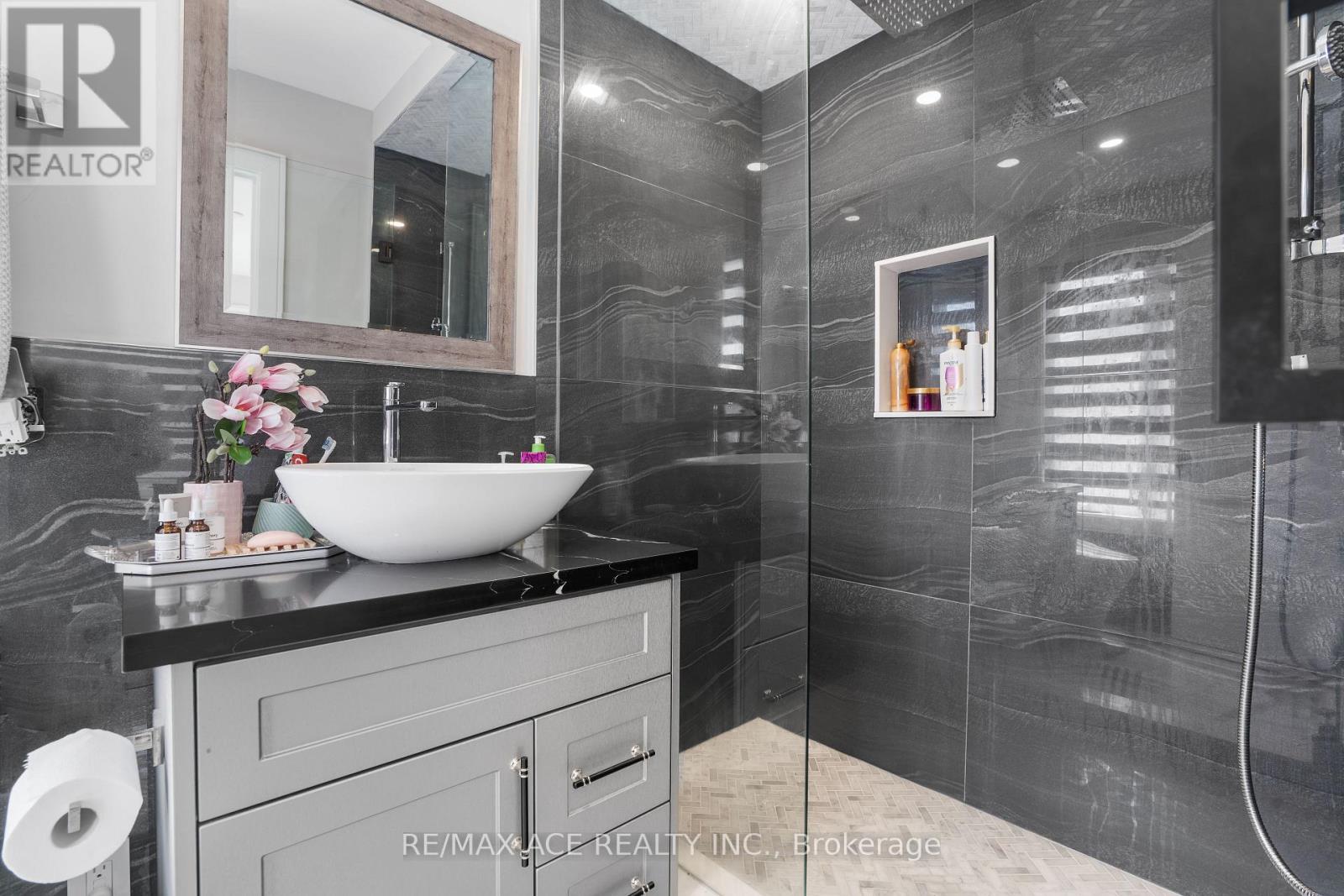 Photo 20 of 123 Park Street, Toronto ON