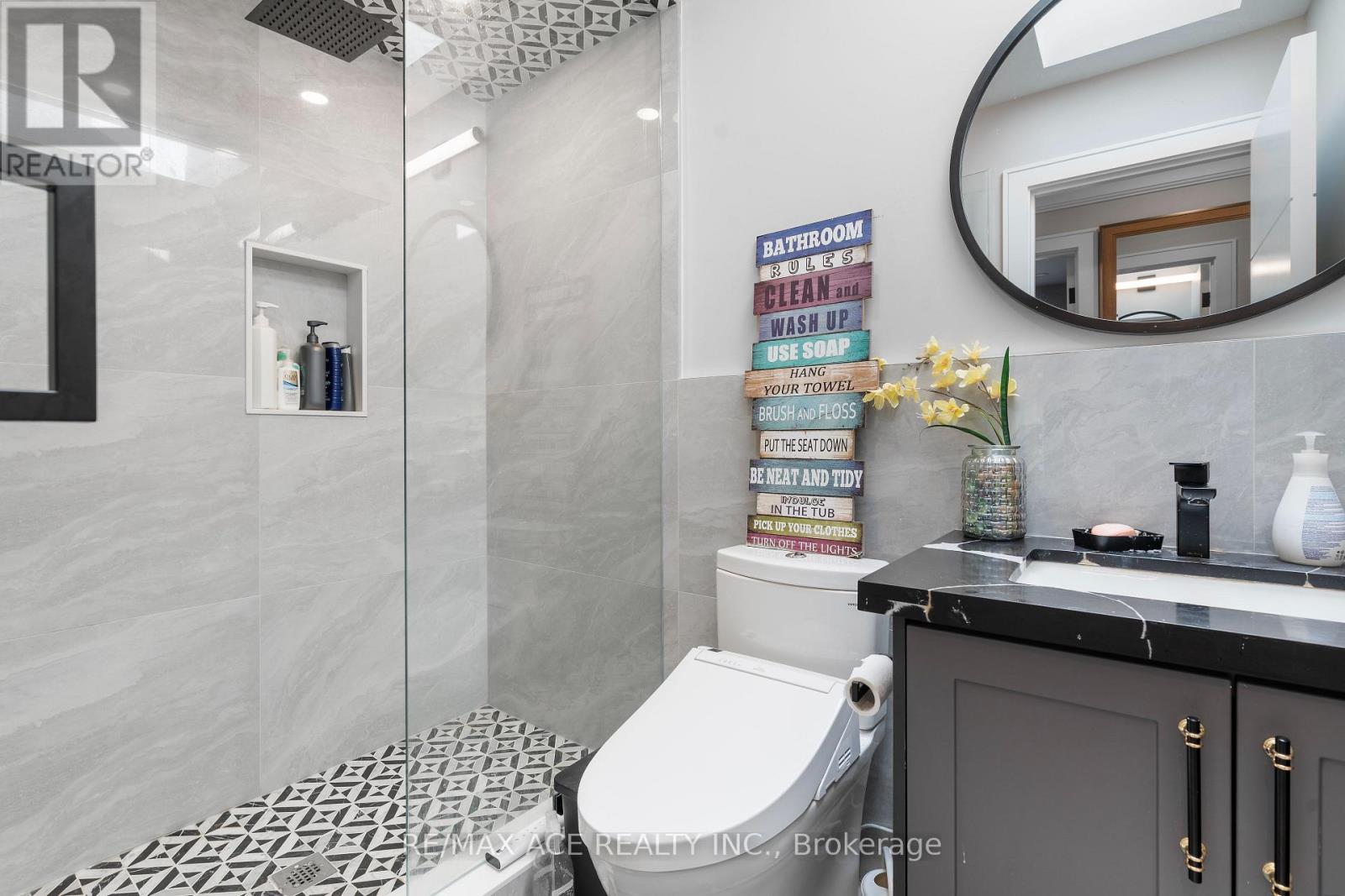 Photo 5 of 123 Park Street, Toronto ON