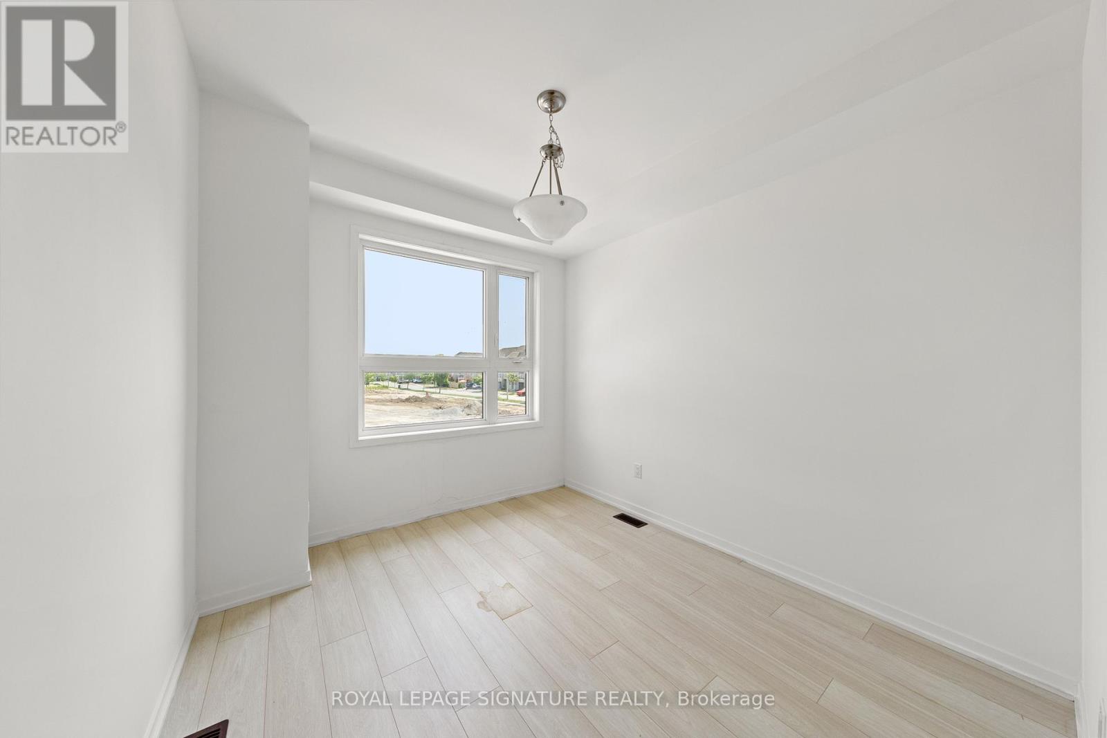 Photo 5 of 48 Bateson Street, Ajax ON
