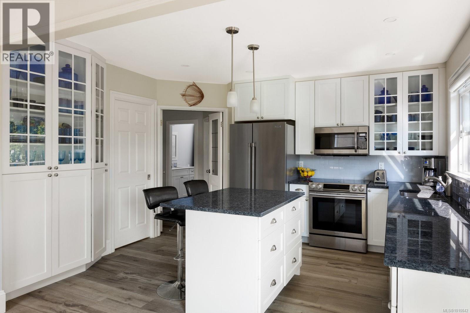  2535 Dalhousie Street, Oak Bay