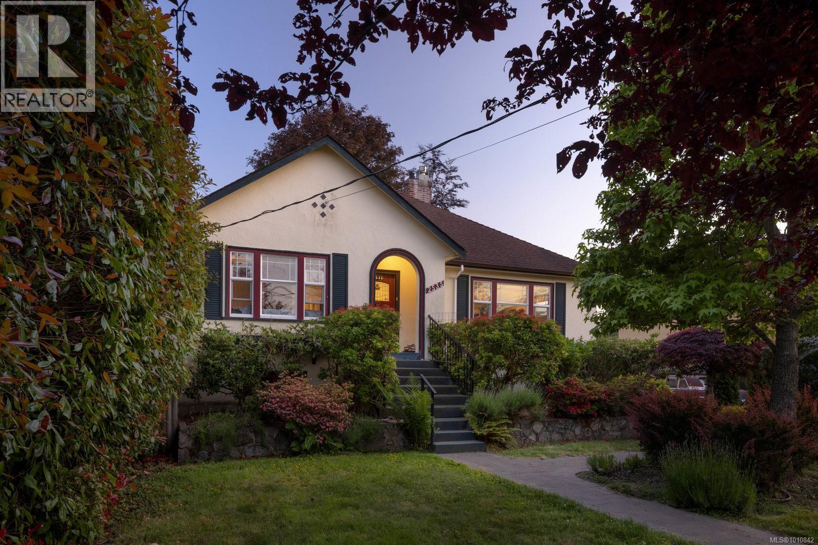  2535 Dalhousie Street, Oak Bay
