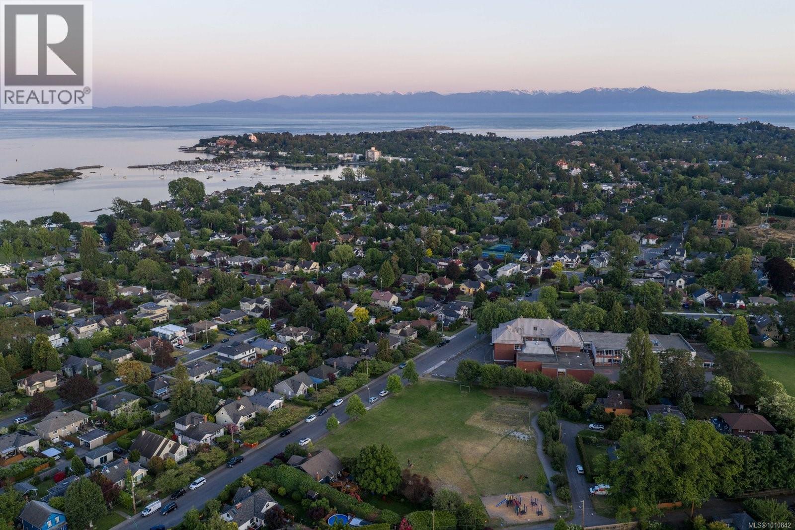  2535 Dalhousie Street, Oak Bay